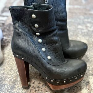 Vintage UGG Cosima Black Leather platform  Heeled Boots